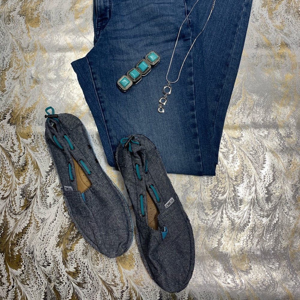 Women’s Toms flats